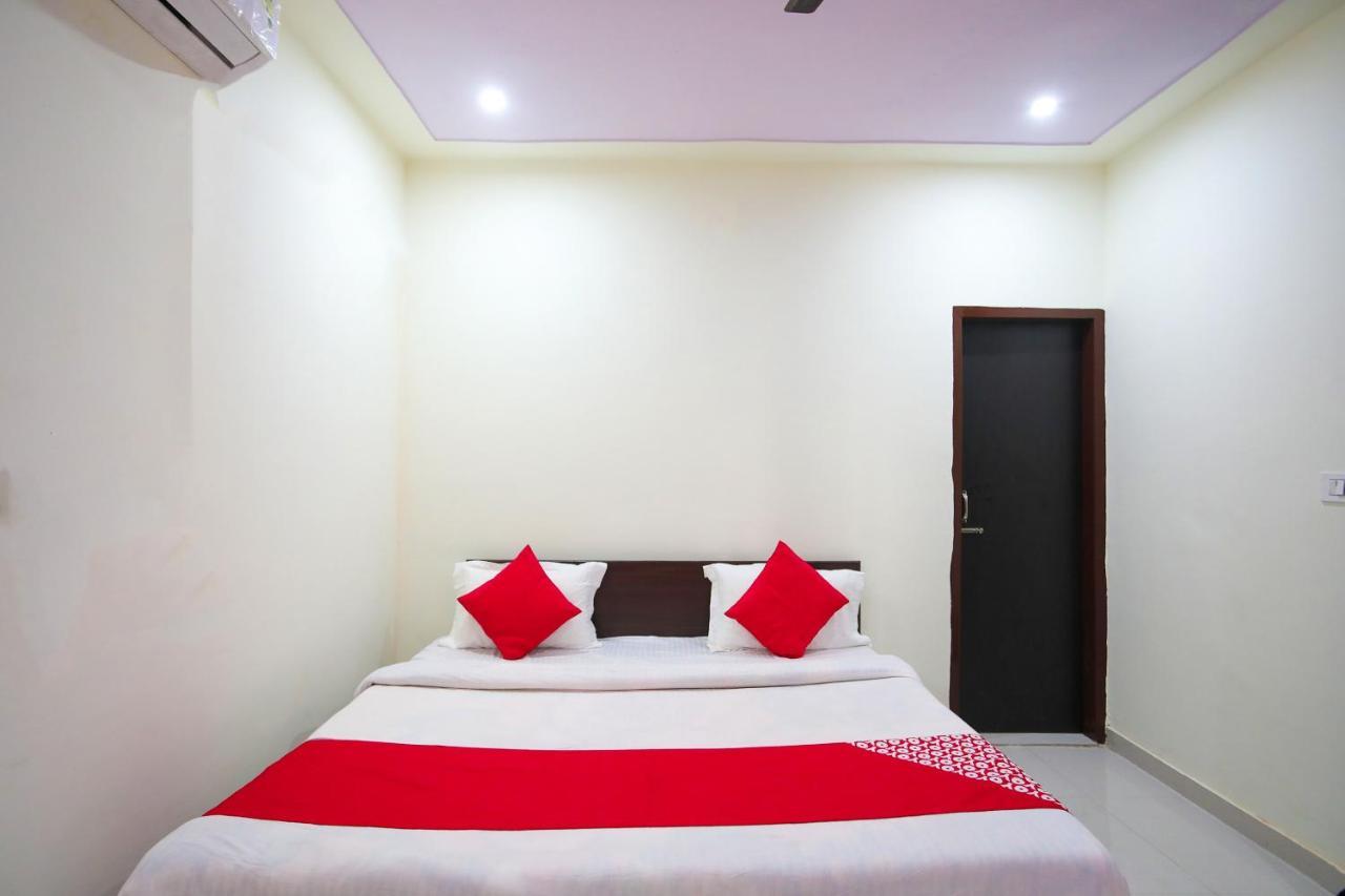 Oyo Flagship 62980 Shiva Residency Hotel Garhi Harsaru Bagian luar foto