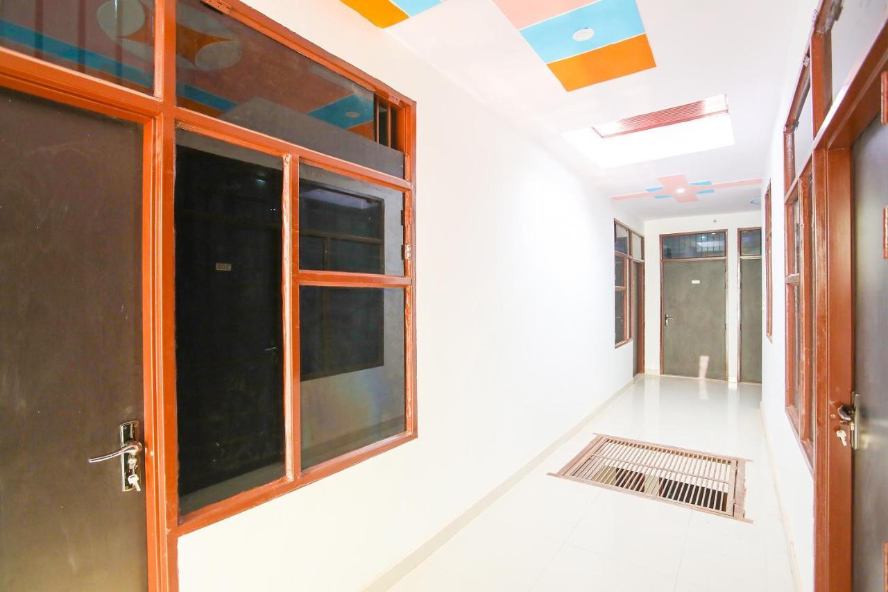 Oyo Flagship 62980 Shiva Residency Hotel Garhi Harsaru Bagian luar foto